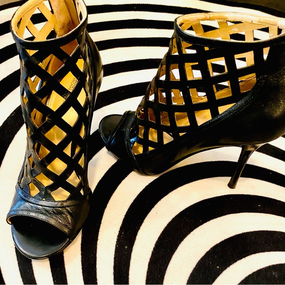 MICHAEL KORS Yvonne Leather Booties - US 9.5M - Picture 4 of 9